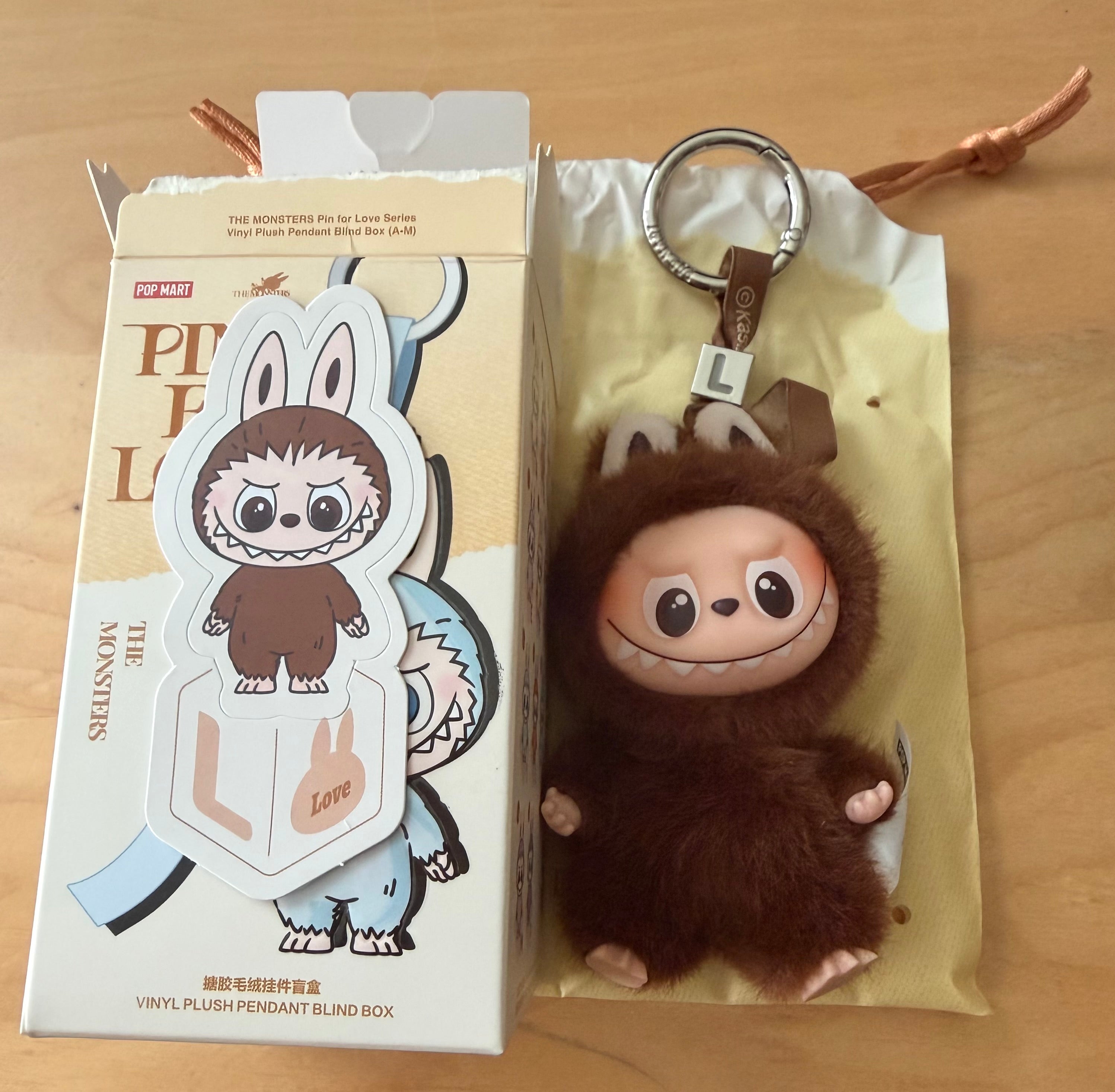 Luuちゃん キープ Pop Mart Labubu The Monsters Pin for Love Letter L Plush Keychain