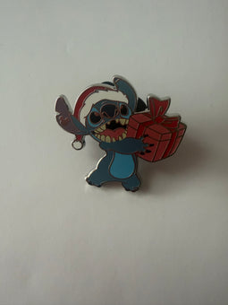 Disney Parks 2024 Mickey Hidden Stitch Holidays Christmas Chaser Pin New