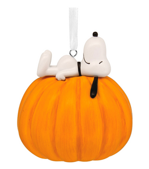 Hallmark Halloween Peanuts Snoopy on Jack-o'-Lantern Christmas Ornament New