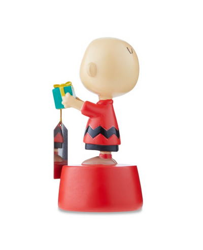 Peanuts Charlie Brown with Present Holiday Figurine 6 inches Resin Figurine New