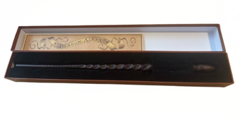 Universal Studios Harry Potter Cho Chang Interactive Wand New with Box and Map