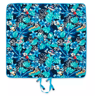 Disney Parks Mickey Mouse and Friends Summer Fun Beach Throw New with Tag
