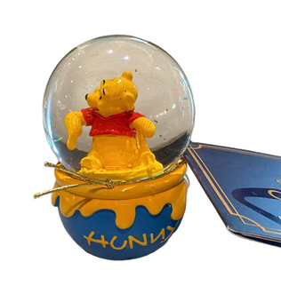 Disney Parks WDW Signature Collectibles Winnie the Pooh Snow Globe New with Tag