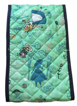 Disney Parks Epcot UK World Showcase Alice in Wonderland Oven Mitt New With Tag