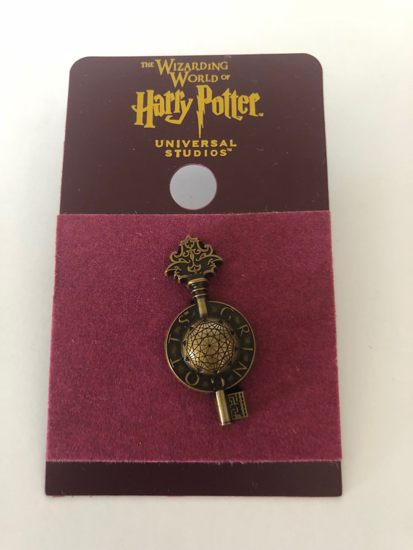 Universal Studios Harry Potter Gringotts Key Pin New with Card