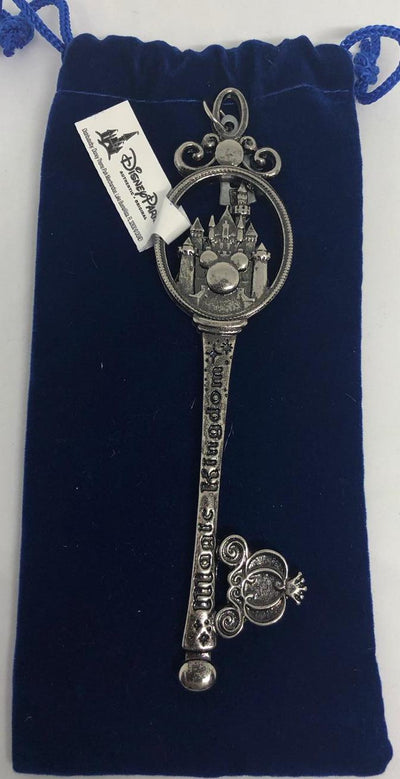 Disney Parks Metal Key Walt Disney World Cinderella Magic Kingdom New with Pouch