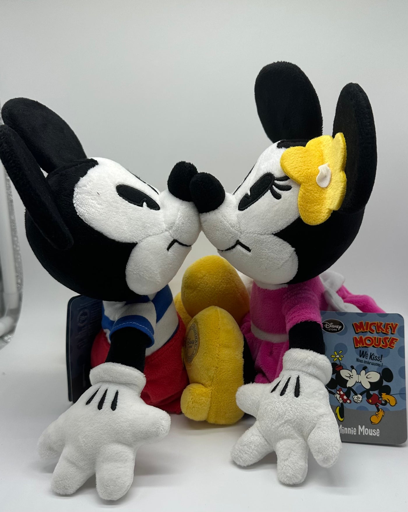 Disney Store Valentine Mickey and Minnie We Kiss! Magnetic Plush New with Tag