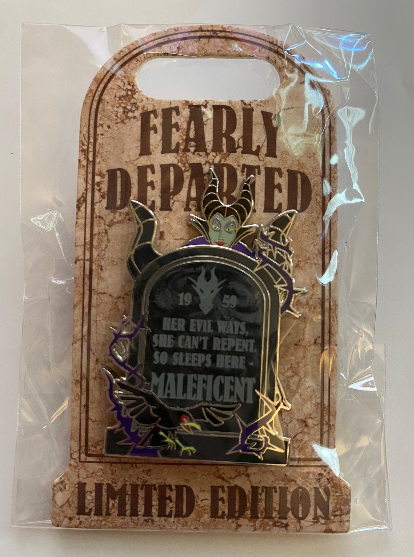 Disney Fearly Departed Tombstone Maleficent Sleeping Beauty Pin Limited New Card