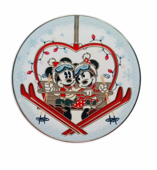 Disney Christmas 2021 Mickey and Minnie on Ski Lift Holiday Pin New with Card