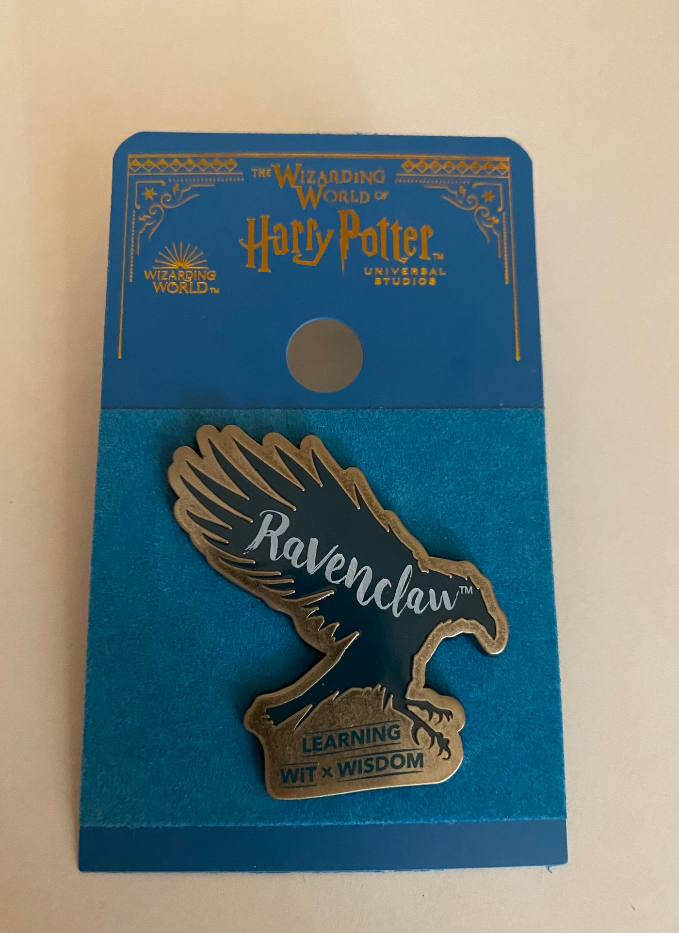 Universal Studios Harry Potter Ravenclaw Learning Wit Wisdom Pin New with Card
