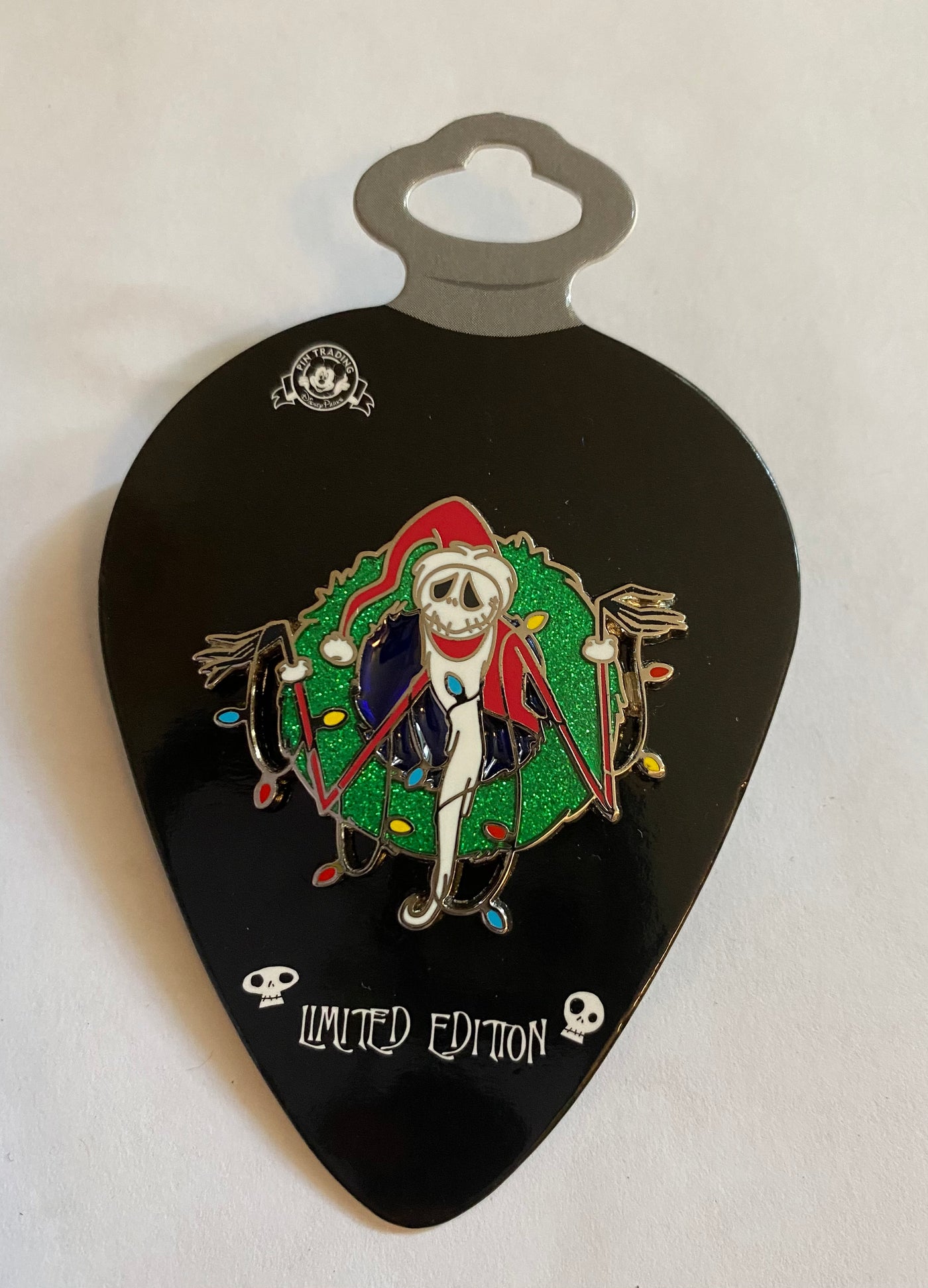 Disney Parks Jack Skellington with Christmas Wreath Limited Pin New with Card