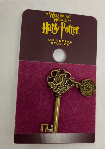 Universal Studios Harry Potter The Bank of Gringotts Key Pin New with Card