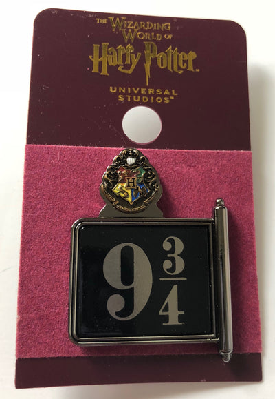 Universal Studios Harry Potter Platform 9 3/4 Banner Pin New with Card