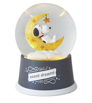 Hallmark Peanuts Snoopy Sweet Dreams Snow Globe with Light New with Tag