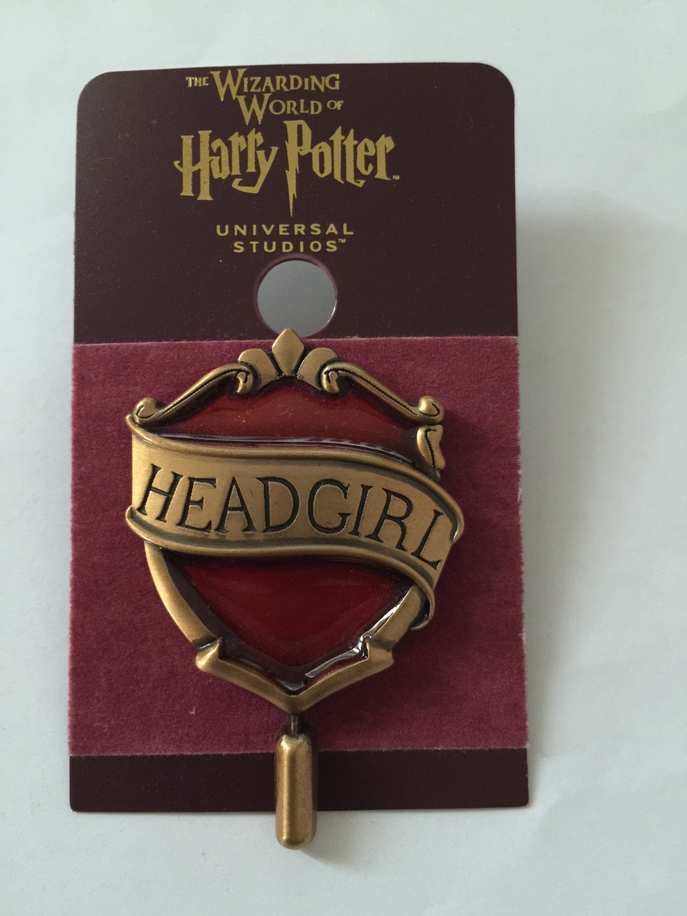 Universal Studios Harry Potter Gryffindor Head Girl Pin New with Card