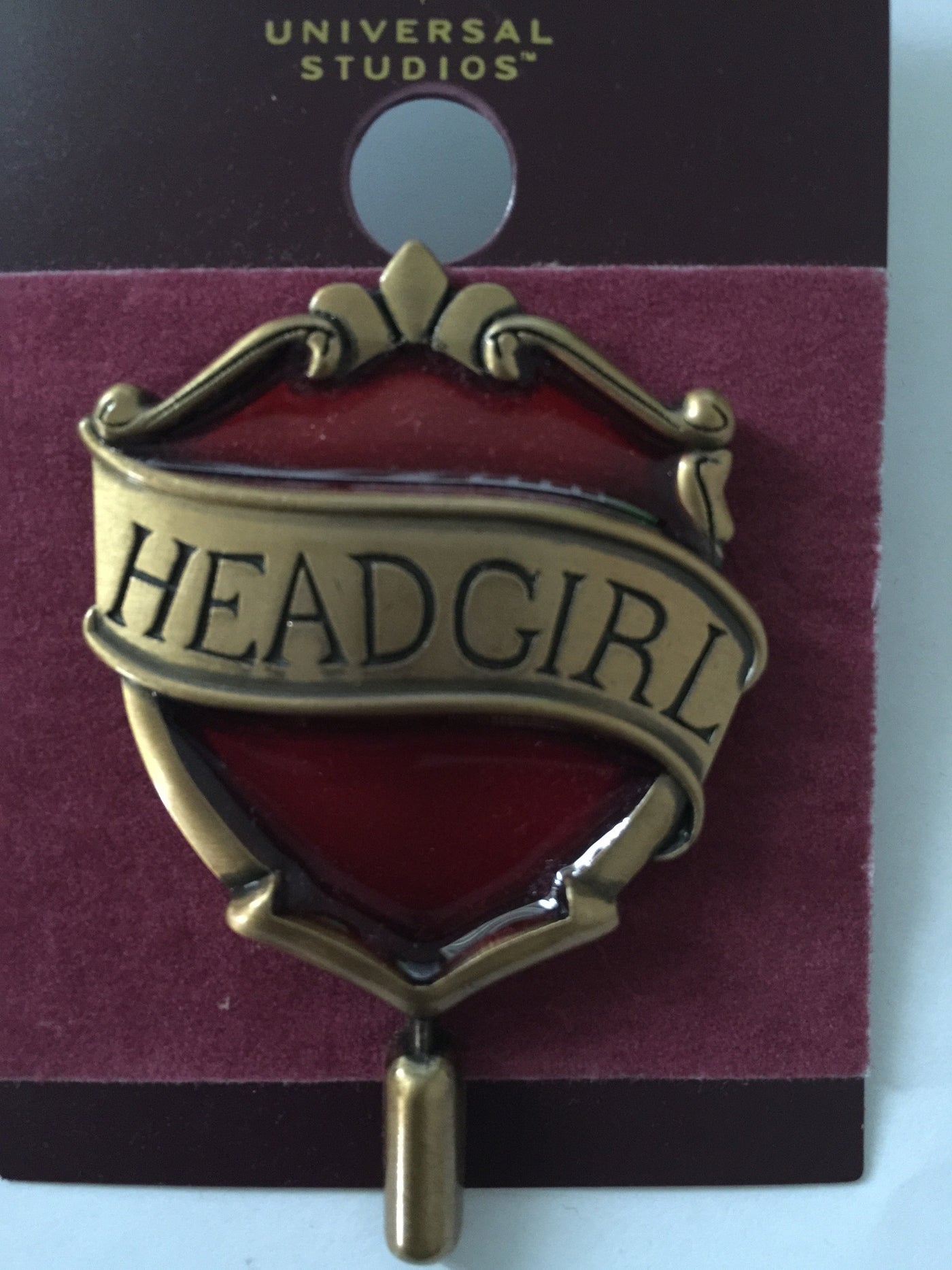 Universal Studios Harry Potter Gryffindor Head Girl Pin New with Card