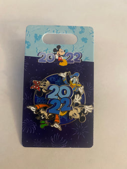 Disney Parks 2022 Mickey and Friends Pin Donald Goofy Minnie New with Card