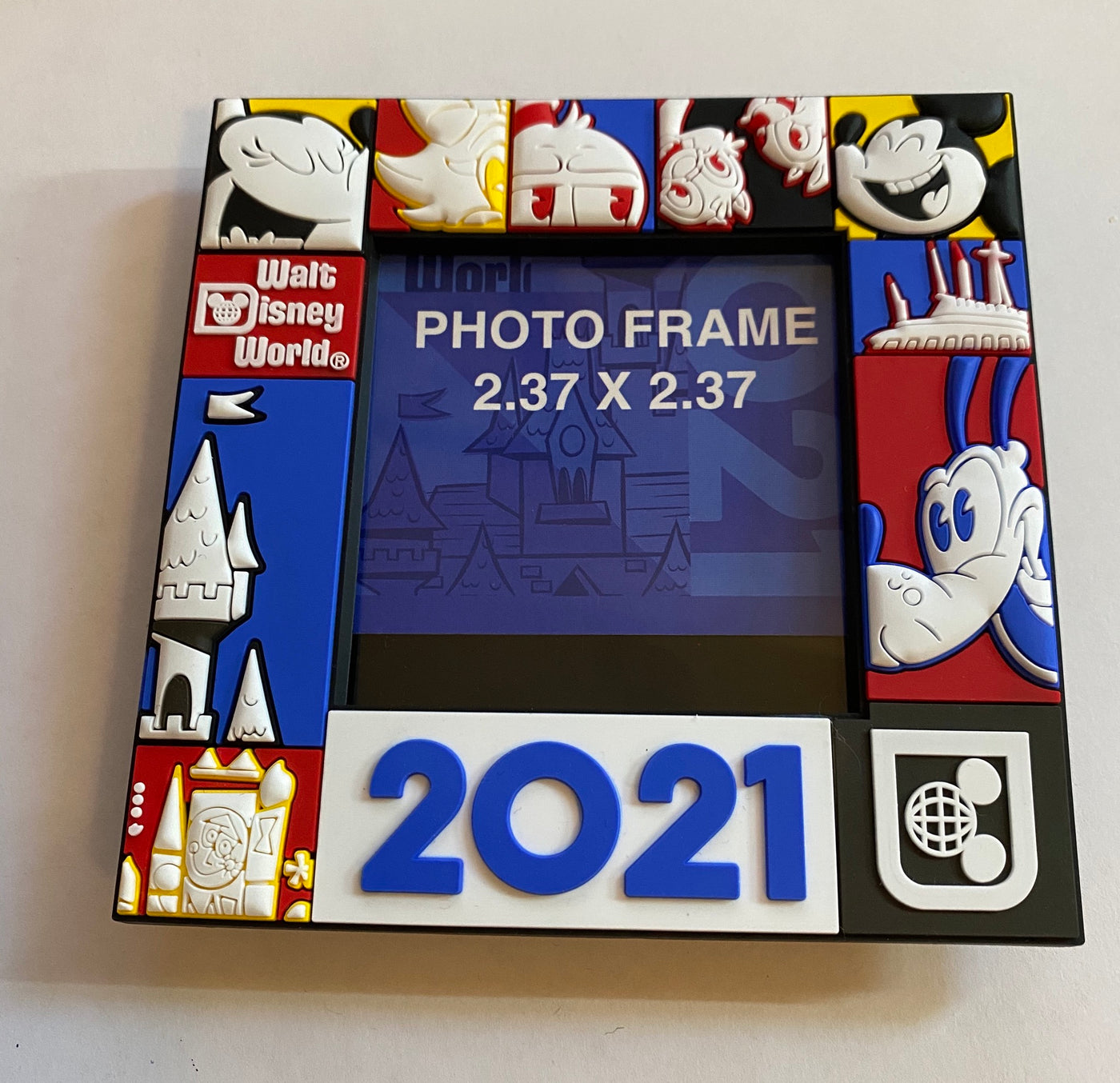 Disney Parks 2021 WDW Mickey and Friends Photo Frame Magnet New