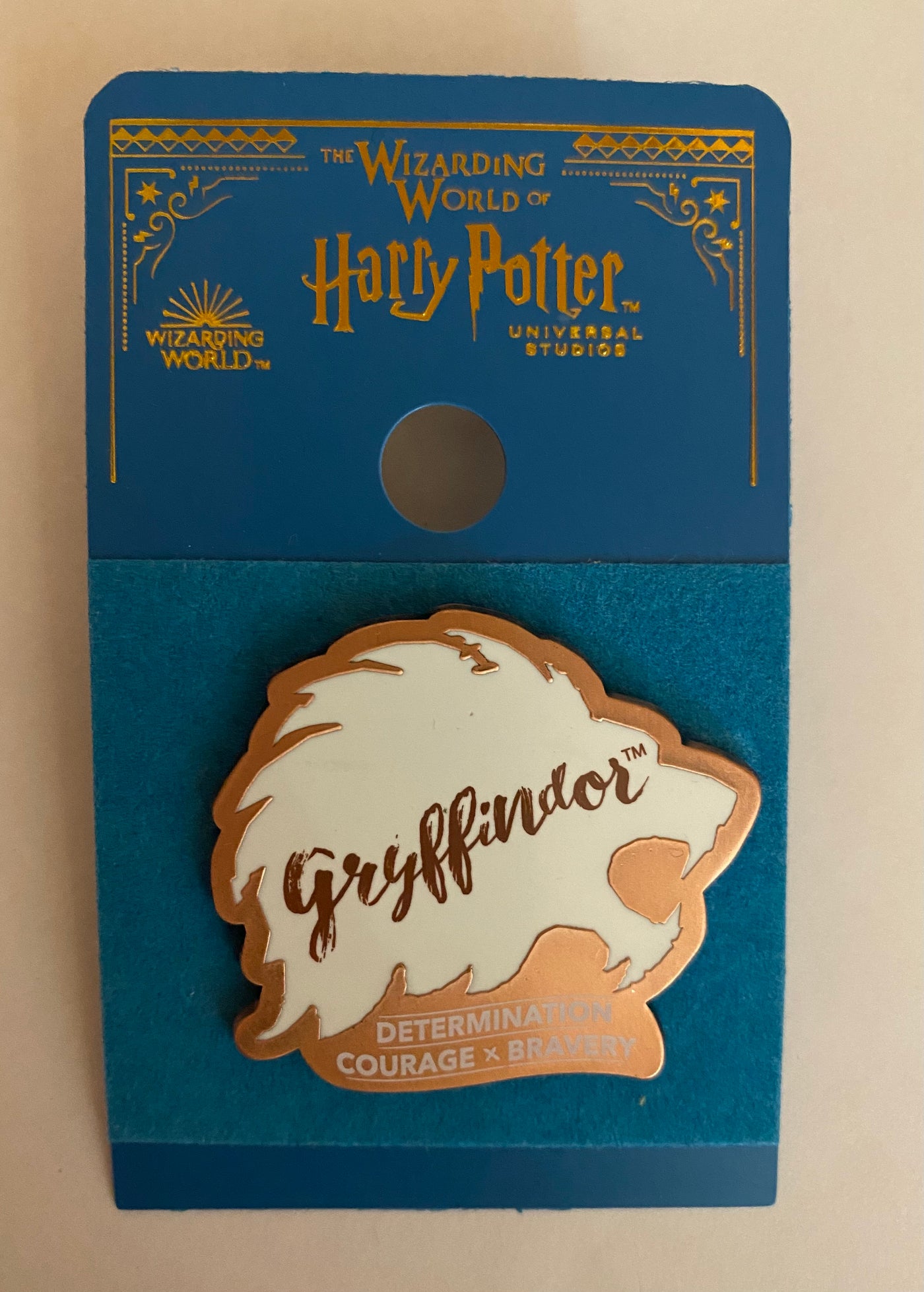 Universal Studios Harry Potter Gryffindor Courage Bravery Pin New with Card