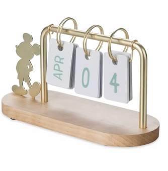 Disney Parks Mickey Vacation Countdown Desk Calendar New with Tag