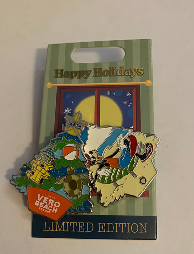 Disney Parks Vero Beach Goofy 2021 Happy Holidays Limited Pin New with Card