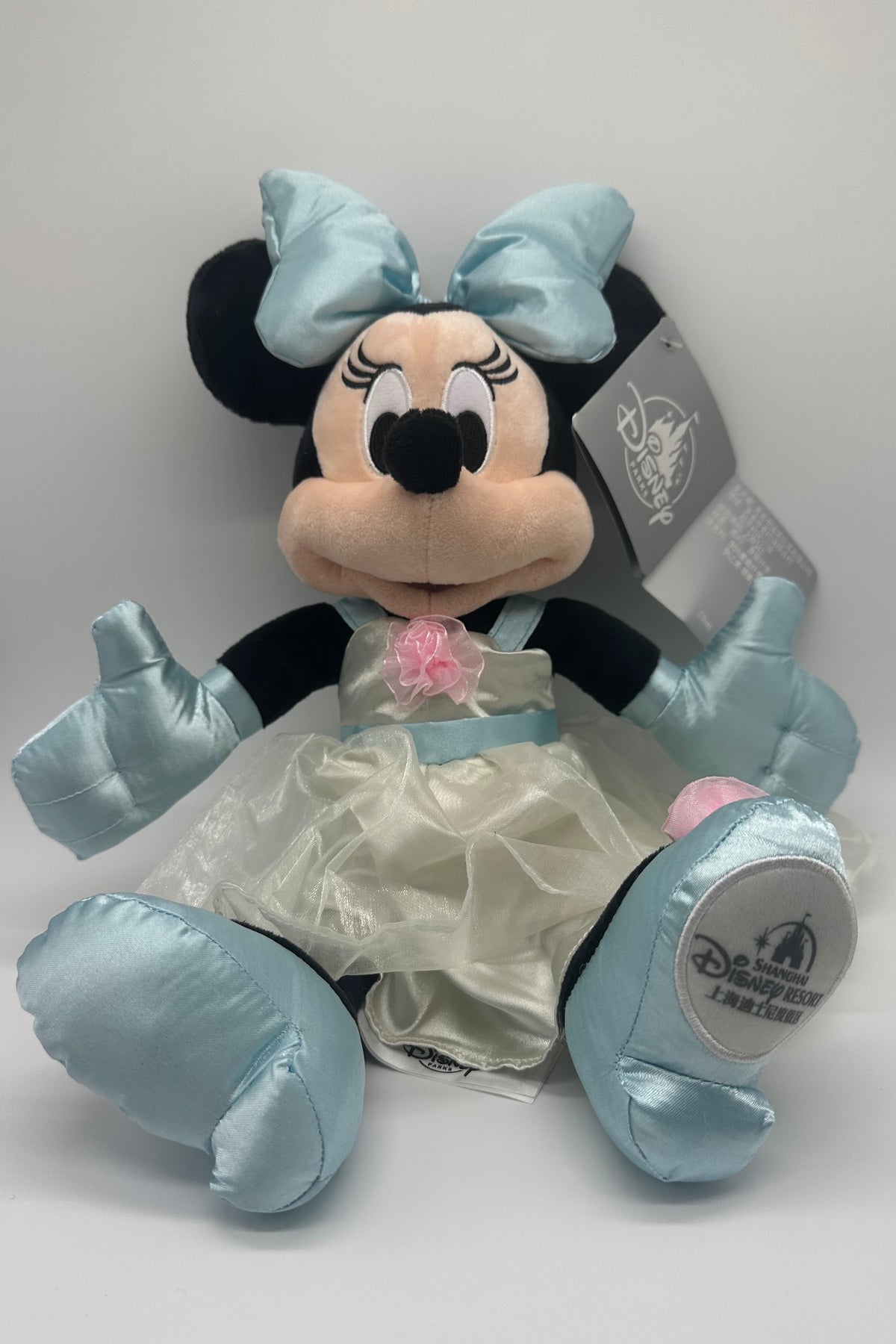 Disney Parks Authentic Shanghai Resort Minnie Wedding Plush New with T – I Love Characters Disney Parks Authentic Shanghai Resort Minnie Wedding Plush New with T – I Love Characters