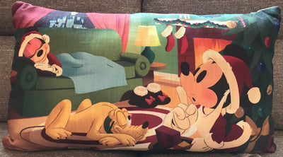Disney Parks Mickey Friends Large Season's Greetings Throw Holiday Pillow New