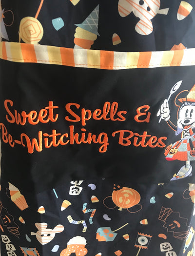 Disney Parks Halloween 2020 Minnie Mouse Witch Kitchen Apron Adults New with Tag