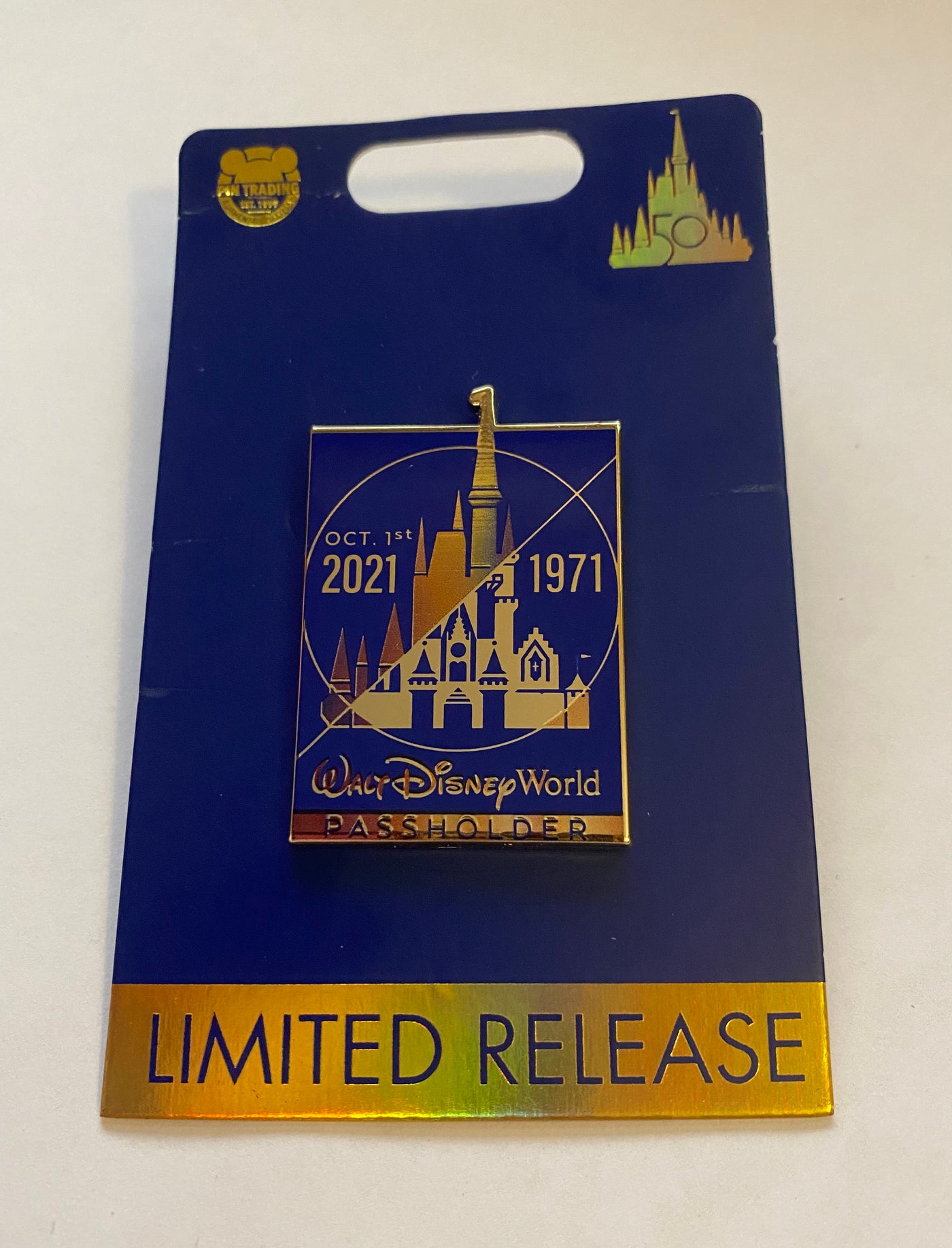 Disney Walt Disney World 50th Castle 1971-2021 Passholder Pin New with Card