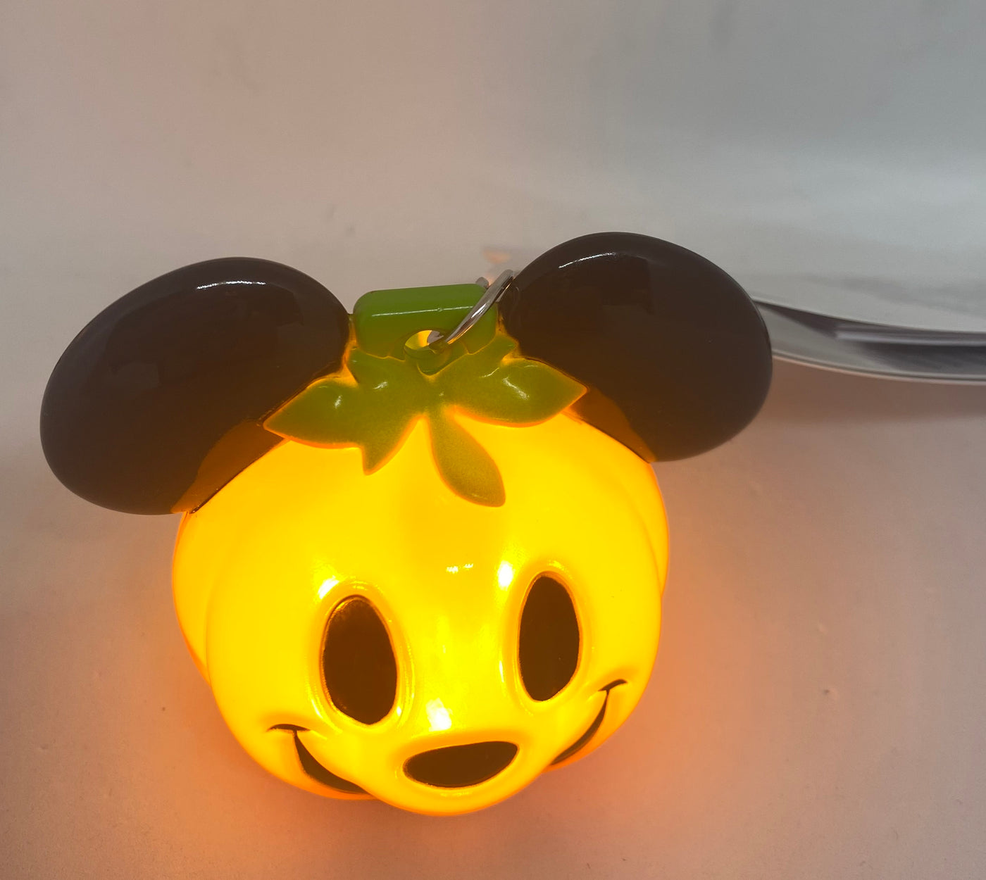 Disney Parks Halloween 2021 Mickey Pumpkin Light Up Keychain New with Tag