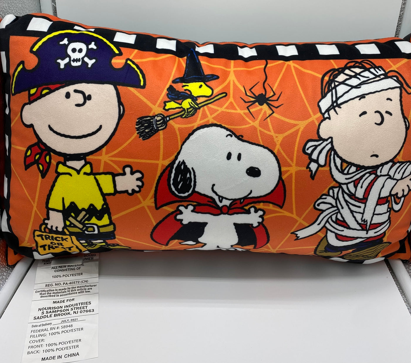 Peanuts Gang Halloween Snoopy Vampire Trick or Treat Pillow New with Tag