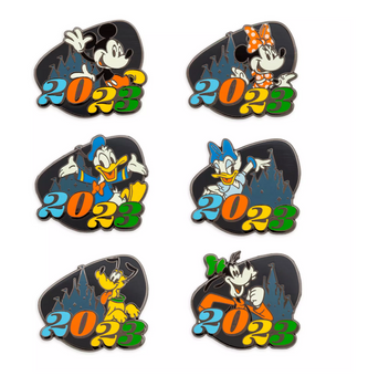 Disney Parks 2023 Mickey and Friends Pin Trading Booster Set New with Card