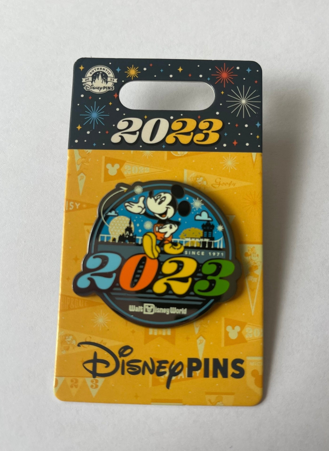 Disney Walt Disney World 2023 Mickey Pin New with Card