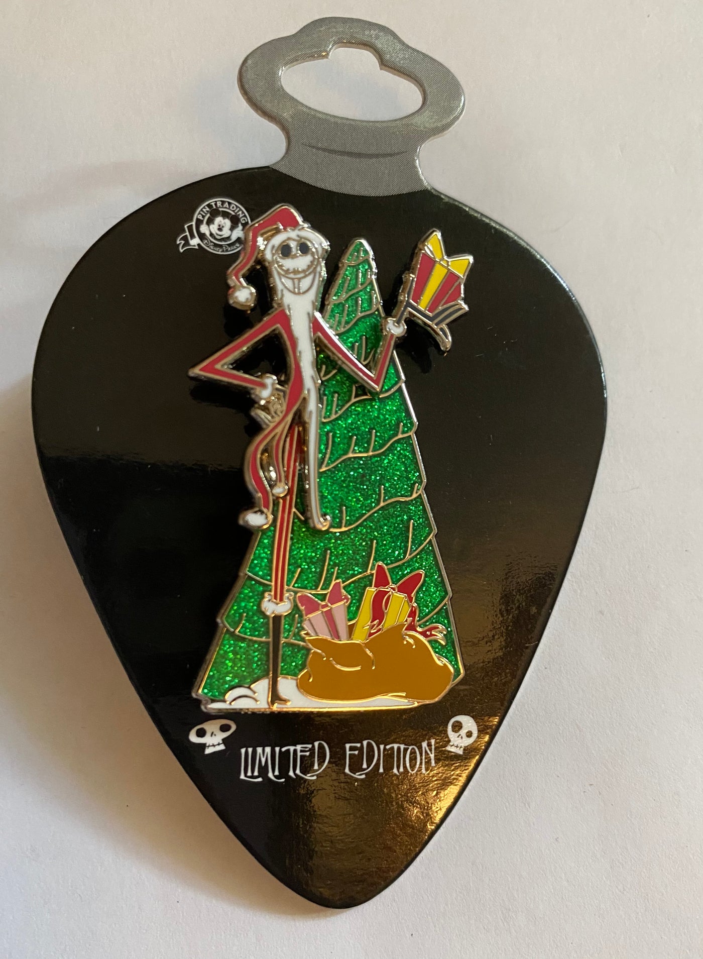 Disney Parks Jack Skellington with Christmas Tree Limited Pin New with Card