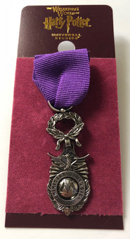 Universal Studios Harry Potter Ministry of Magic Pin New with Card