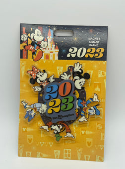Disney Parks 2023 Mickey and Friends Spinner Magnet New with Card