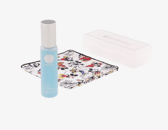 Disney Mickey Through the Year Sunglass Hut Cleaning Cloth Kit New with Case