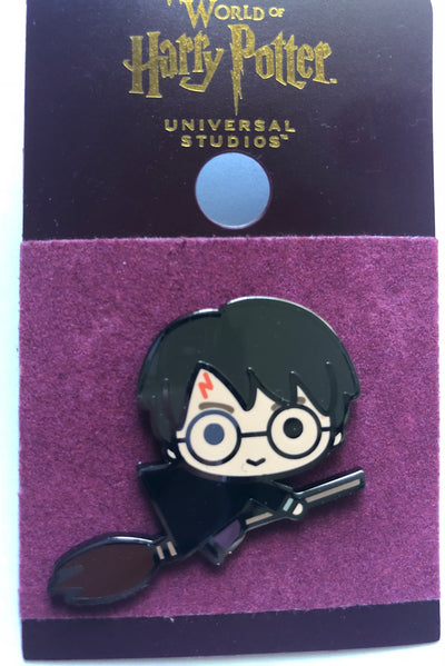Universal Studios Wizarding World of Harry Potter with Broom Pin New with Card