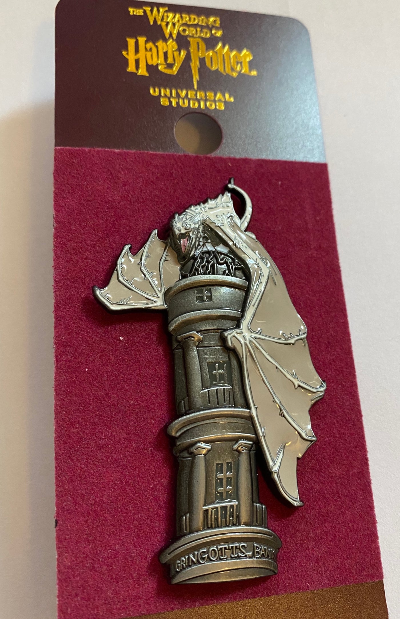 Universal Studios Wizarding World of Harry Potter Dragon Gringotts Pin New Card