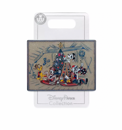 Disney Christmas 2021 Mickey and Friends Jumbo Holiday Pin New with Card