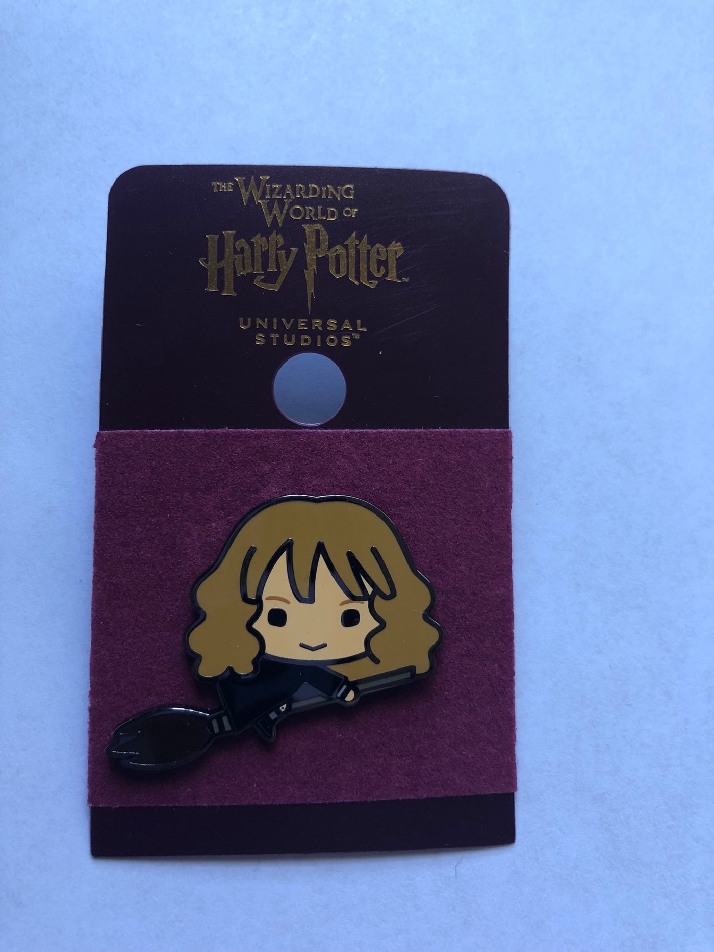 Universal Studios Wizarding World Harry Potter Hermione with Broom Pin New Card