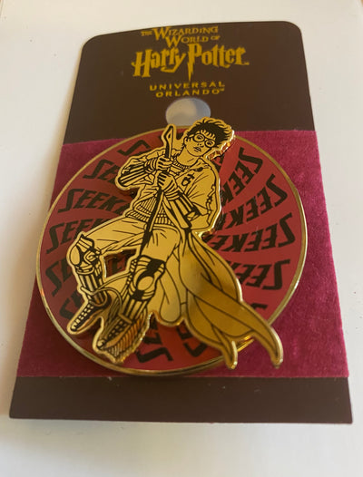 Universal Studios Harry Potter Quidditch Seeker Spinner Metal Pin New with Card