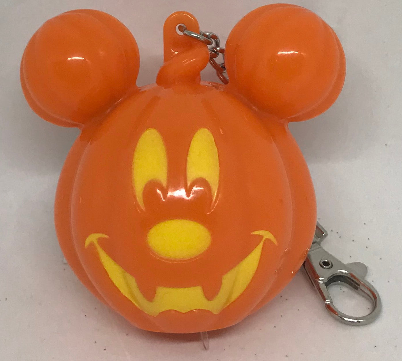 Disney Mickey Pumpkin Jack-o'-Lantern Halloween Light Up Keychain New with Tag