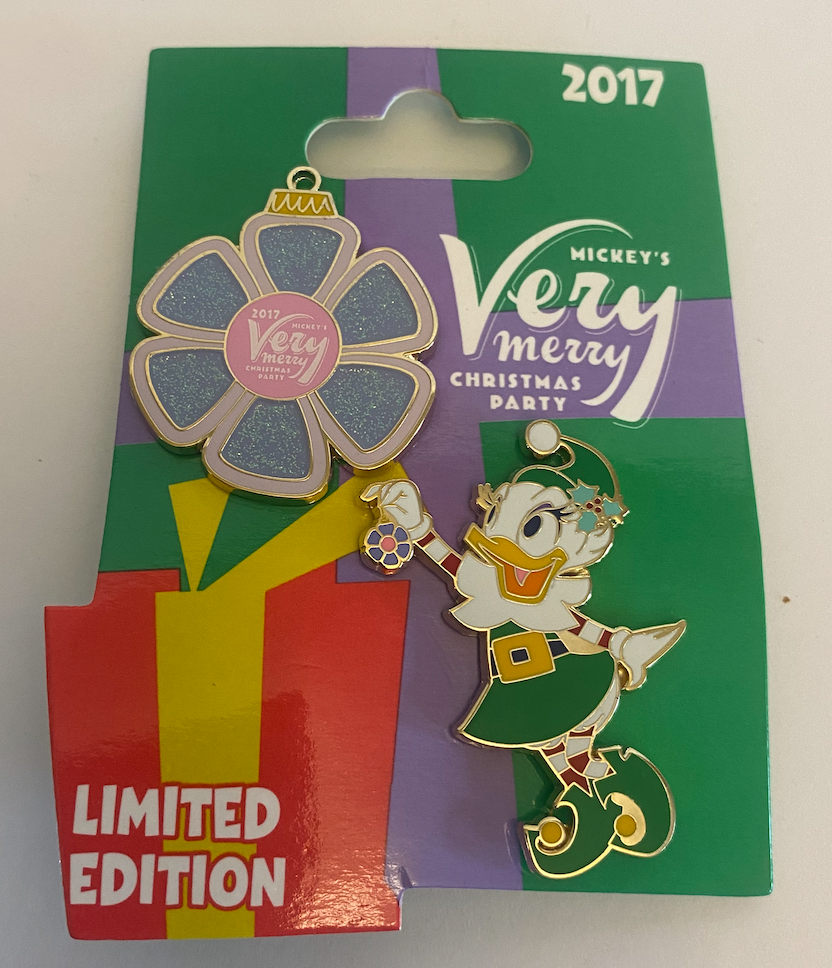Disney Parks Very Merry Christmas Party 2017 Daisy Duck Pin New with Card