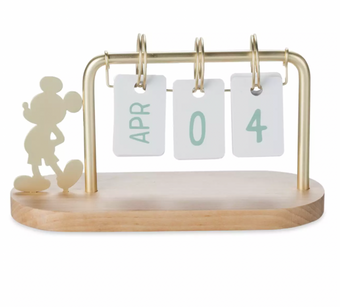 Disney Parks Mickey Vacation Countdown Desk Calendar New with Tag