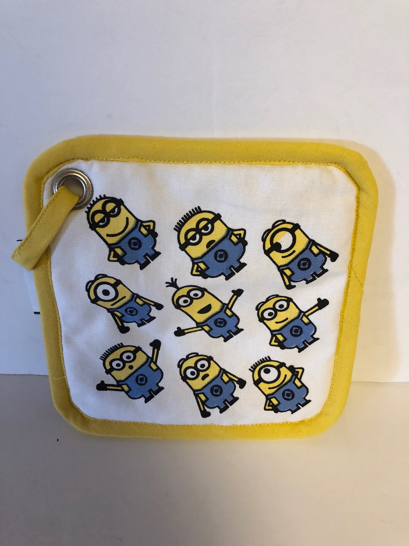 Universal Studios Despicable Me Minions Yellow Pot Holder New with Tags