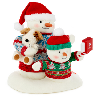 Hallmark Cozy Christmas Selfie Snowman 2020 Singing Plush New with Tag