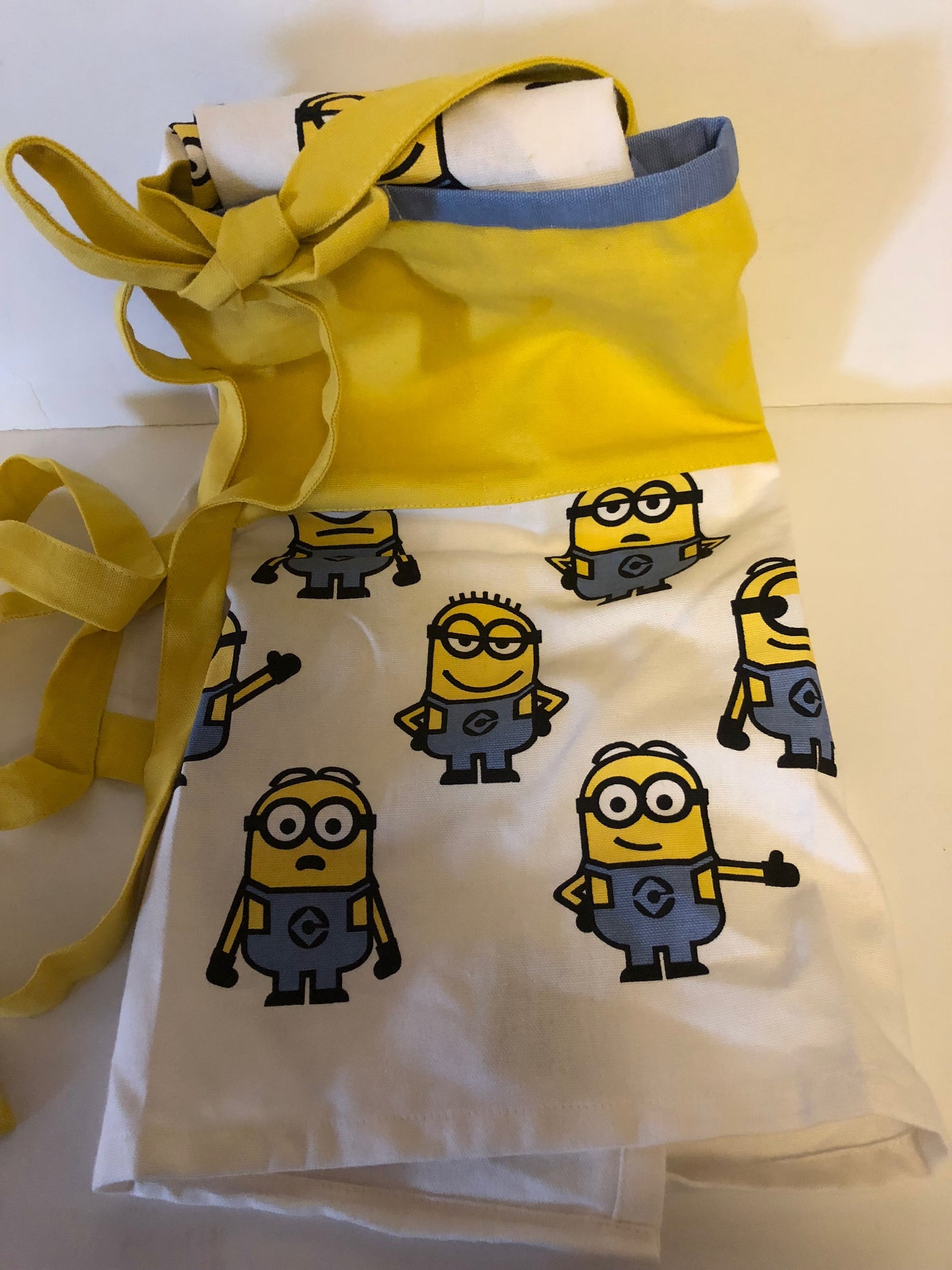 Universal Studios Despicable Me Minions Yellow Apron for Adults New with Tags