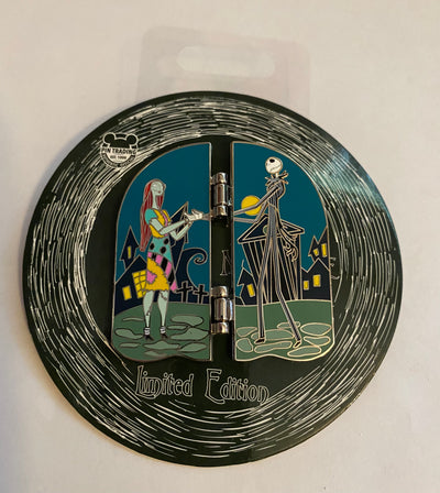 Disney Parks Halloween Sally Hinged Limited Edition Pin New with Card