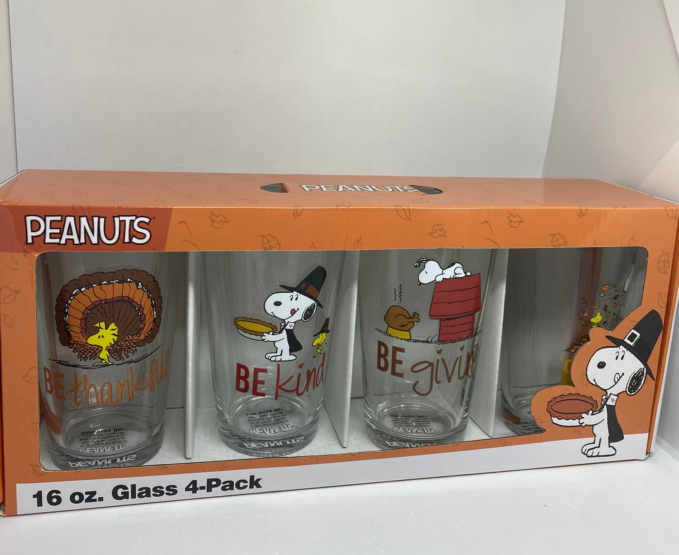 Peanuts Gang Snoopy Pilgrim Thanksgiving 16oz Glass Set of 4 New with Box